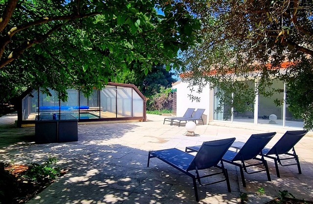 Villa Muscat, authentic charm in the heart of town/beaches 3 kilometers