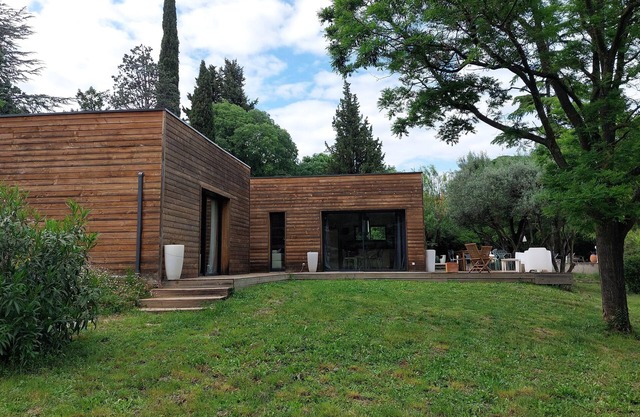 Villa near Avignon, private pool, on large plot.