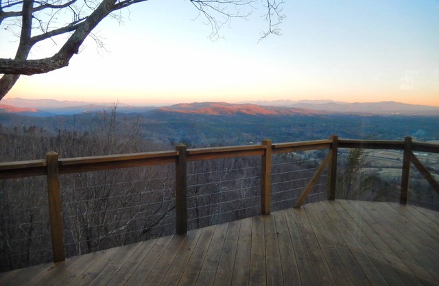 Villa Nirvana Stunning Mtn View! Posh, Serene, Secluded! Wrap Around Porch!