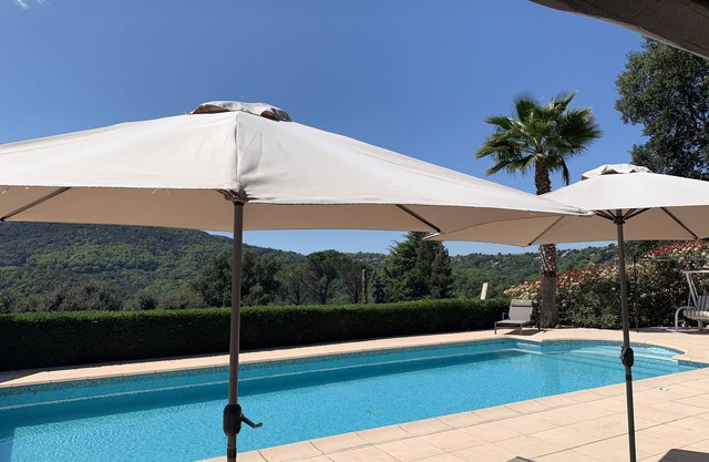 Villa overlooking L'Esterel-landscaped pool/spa/sauna