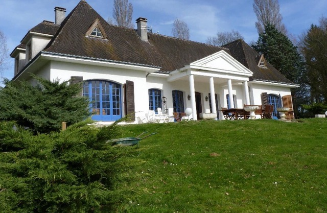 Villa of the Grand Sancerrois, swimming pool and park of 2 hectares near Sancerre & Loire