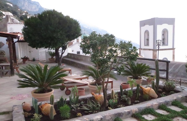 Villa on the Amalfi Coast with large garden overlooking the sea