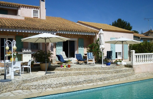 Villa on the heights of Nimes /Pont du gard