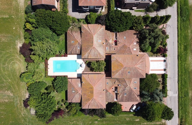 Villa Petrone | Luxury Four Seasons-Jacuzzi&Pool