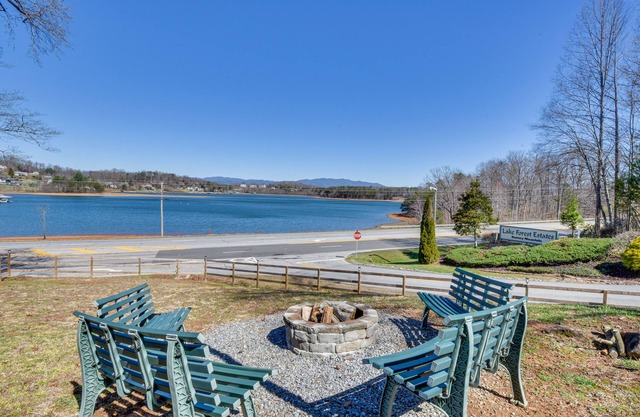 'Villa Piccinni' on Lake Chatuge w/Views!