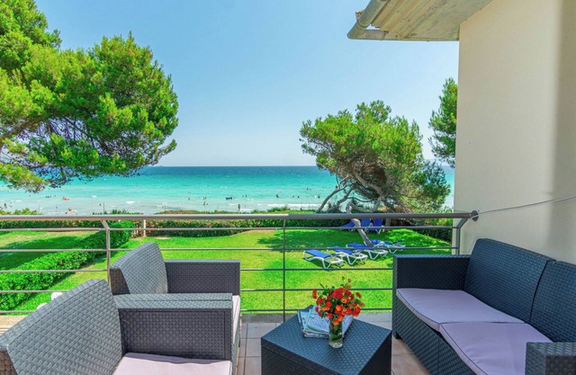 Villa 'Pinada' with Sea View, Private Terrace and Wi-Fi