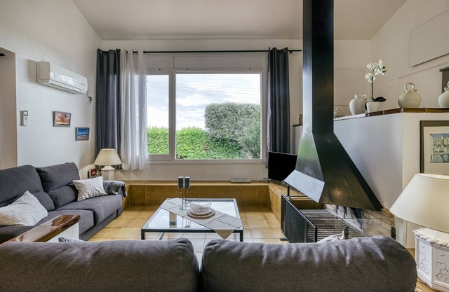 Villa "Playa" with Shared Pool & Wi-Fi