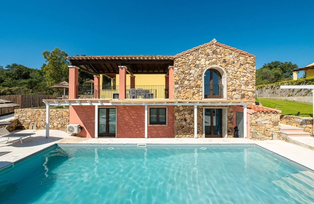 Villa 'Pretziosa' with Private Pool, Wi-Fi and Air Conditioning