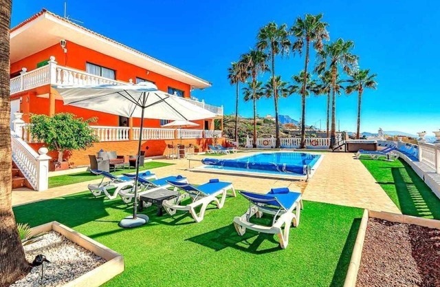 Villa Raquel with sea views