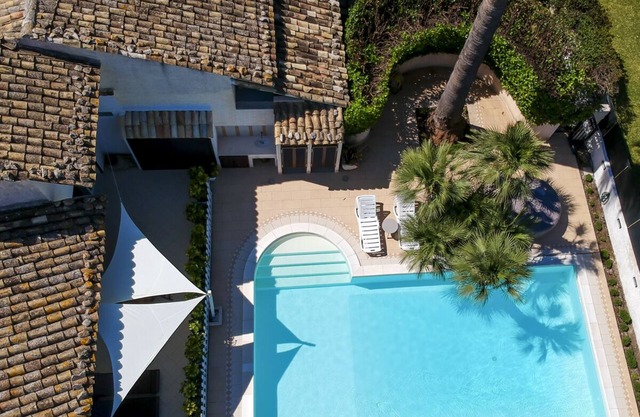 Villa Rebecca White 300 meters from the sea with swimming pool and jacuzzi