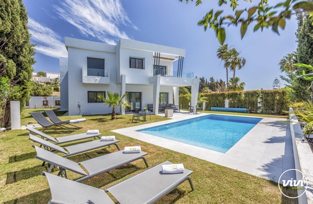 Villa Ruby | Villa with garden in Calahonda