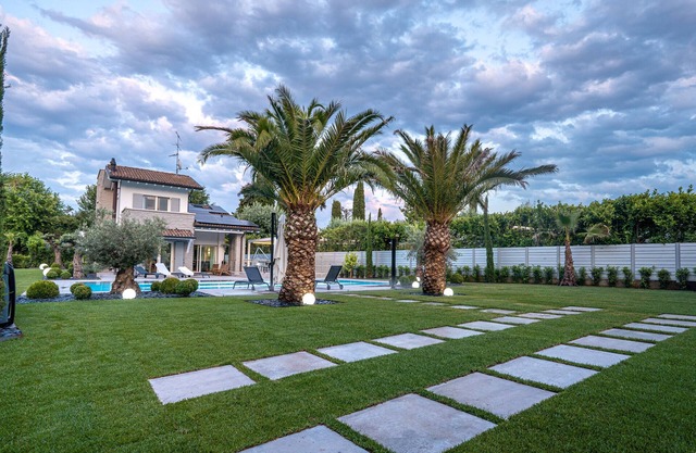Villa "Sirmione Lakefront" with Lake View, Private Heated Pool and Wi-Fi