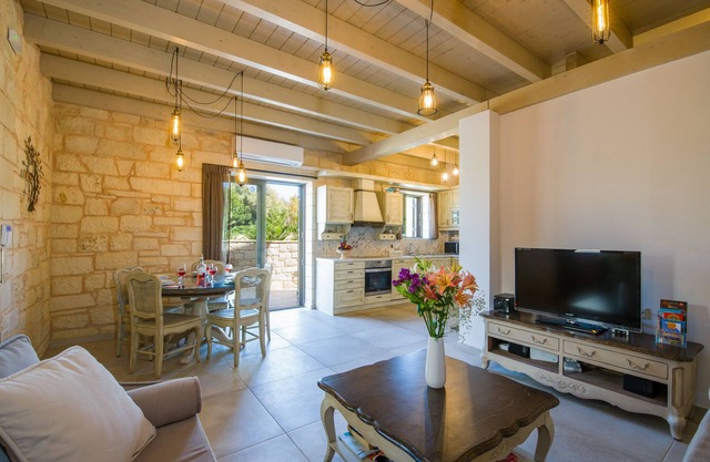 Villa Sirocos, Private eco pool, 150 meters from beach, Newly built (2017)