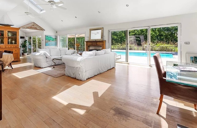 Villa Sofia: Luxurious Retreat in East Hampton North nnn