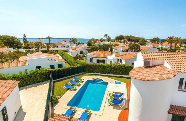 Villa Sol Blanc by Villa Plus