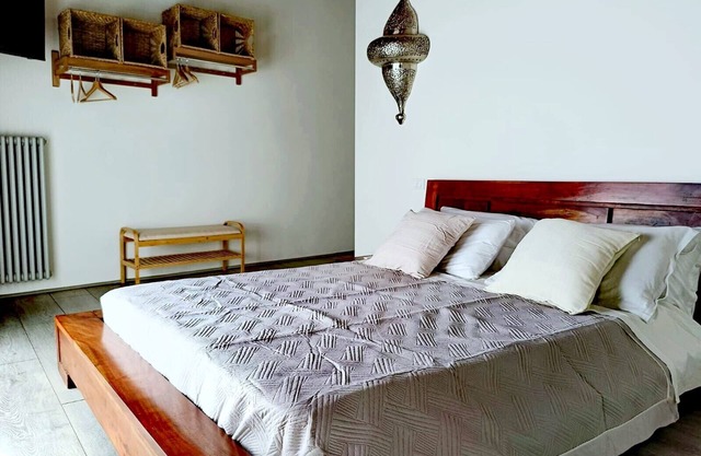 Villa 'Sunflowers' with Mountain View, Wi-Fi and Air Conditioning