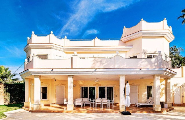 Villa SVIM, walking distance to the beach!