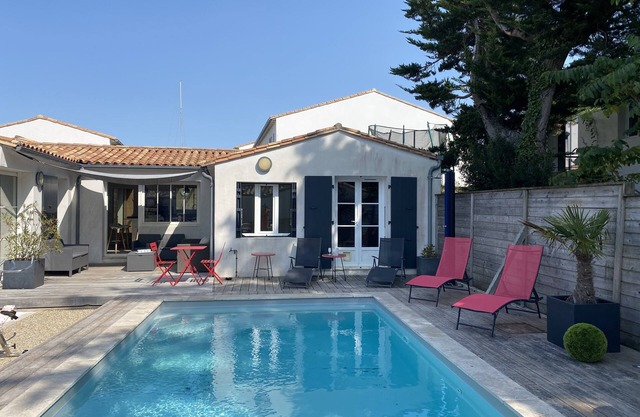VILLA SWIMMING POOL 3mn walk from the BEACH île de ré -