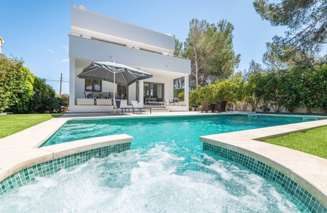 Villa 'The Tower' with Private Pool, Wi-Fi and Air Conditioning