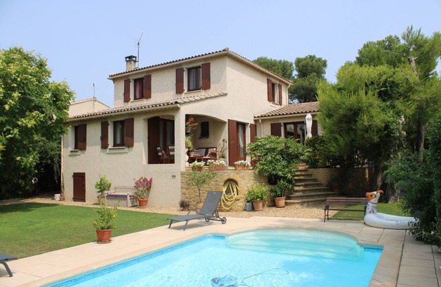 Villa Tout Confort Dans un Écrin de Verdure au Cœur de la Provenece