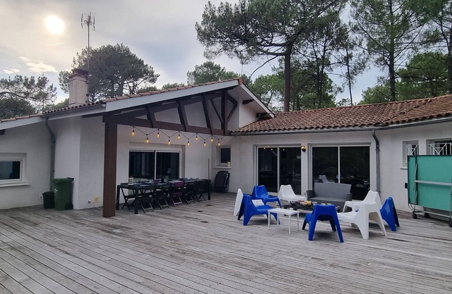 Villa "Tré les Pins" *, 7 bedrooms, 100m from LAC DE LACANAU LAKE