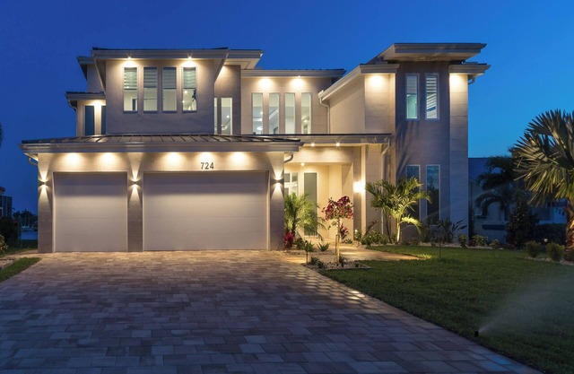 Villa Transformer - Three Bedroom Villa, Sleeps 12