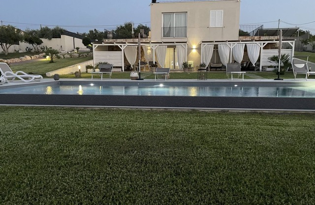 VILLA TRIONA MARZAMEMI WITH POOL RELAIS APARTMENT