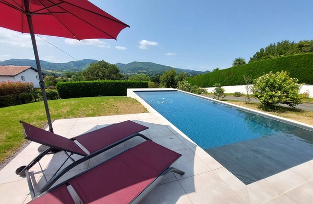 Villa Urrugne, 4 bedrooms, 7 persons