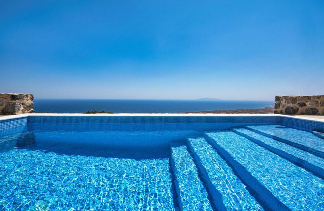 Villa Vinsanto, 2 bedrooms, heated pool. Part of Theano Cave Suites & Villas,