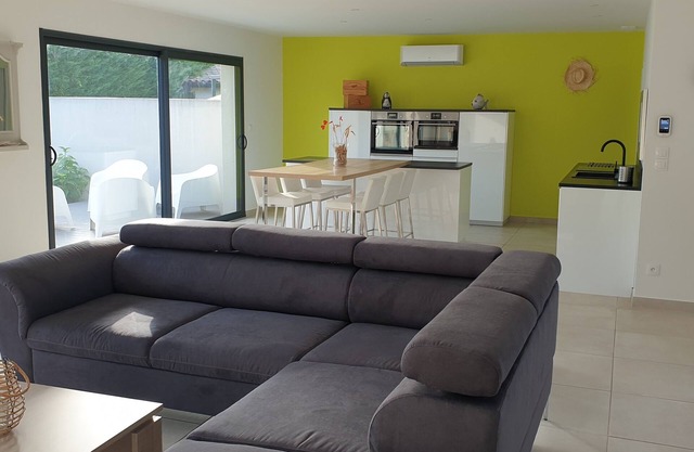 VILLA - WATERSHARING - IDEALLY LOCATED
