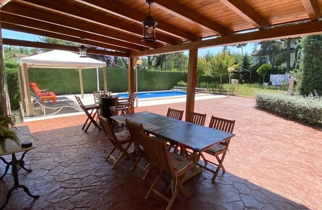 Villa with pool 90km from Madrid