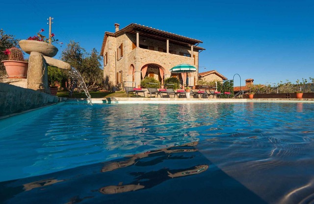 Villa with pool and air conditioning
