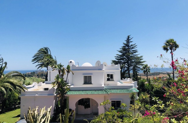 Villa with breathtaking sea and golf views, near Puerto Banus Marbella - Paraiso Alto