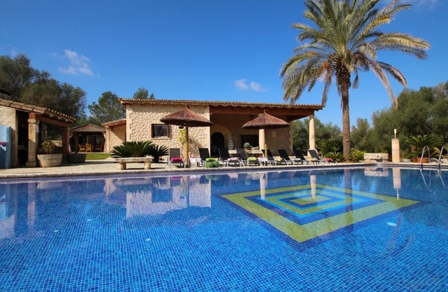 Villa with detached house, air conditioning, wifi, garden, private swimming pool