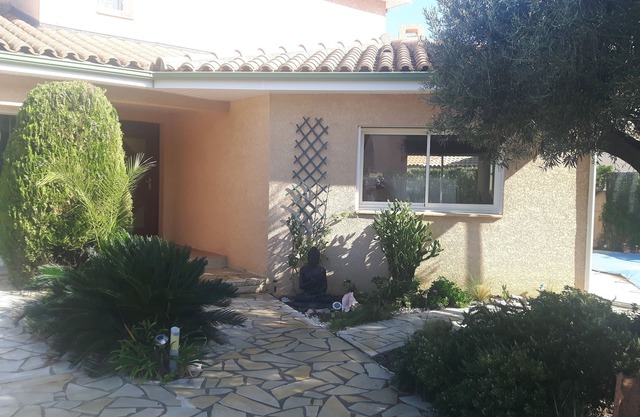 Villa with pool, jacuzzi, terrace. Located 4.5km from the beach.