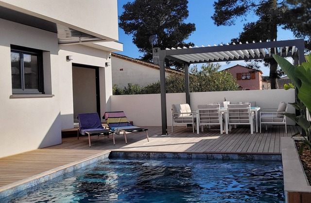 Villa with seaside pool - Sainte-Marie-La-Mer