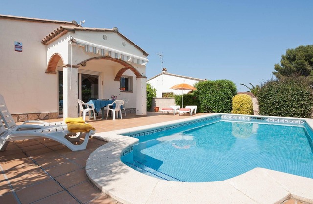 Villa with garden and swimming pool in Riells.HUTG-000995