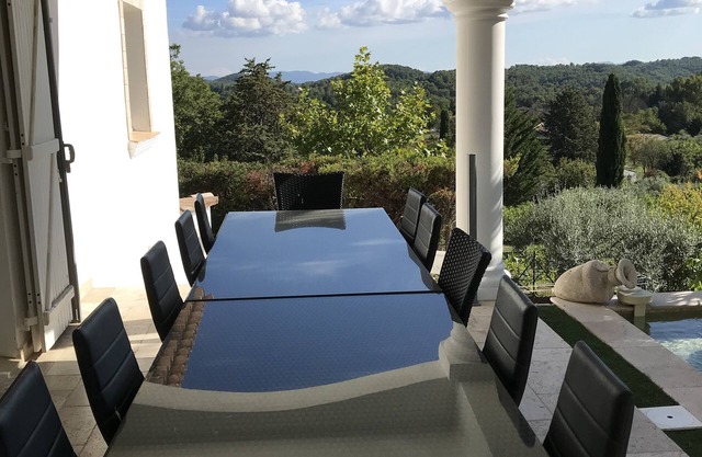 Villa with heated pool and Jacuzzi between the sea and the Gorges du Verdon. PROM 1sem Aug-Sept