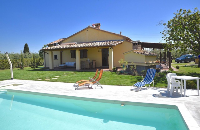 Villa with high comfort with pool near the sea, dish & washing maschine,