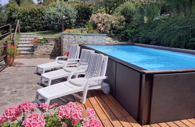 Villa with own pool, mountain village with restaurant and shop. North of Lucca