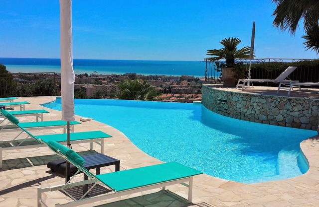 Villa with panoramic sea view and private pool