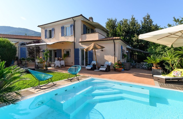 Villa with panoramic swimming pool and garden