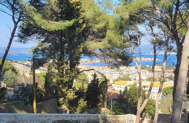 Villa with panoramic view on Mont St Clair, with infinity pool