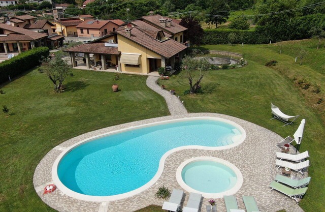 Villa with pool, A/C, garden, Lunigiana