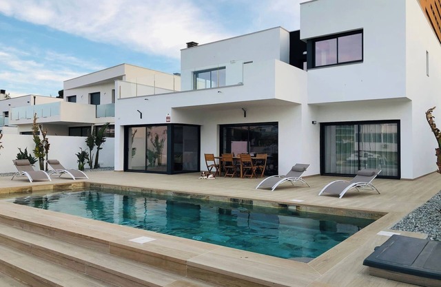 Villa with pool and canal view AV-44