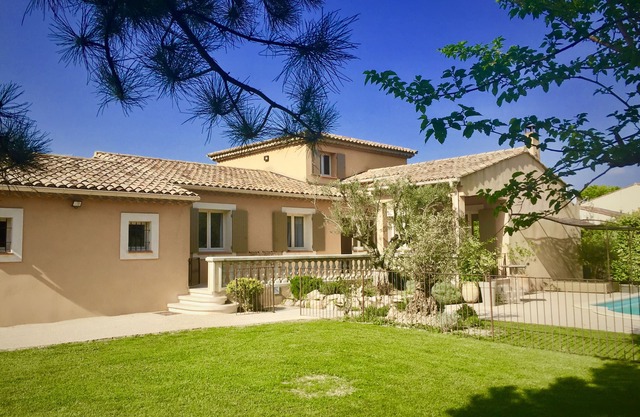 villa with pool between avignon and st rémy de provence garden with trees