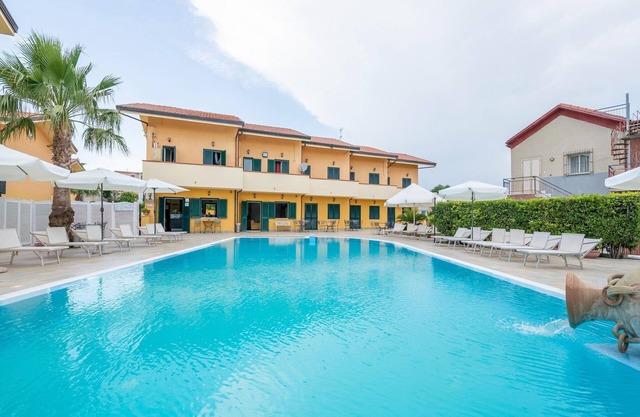 Villa with Pool in Paestum