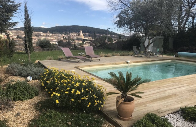 VILLA WITH POOL, PANORAMIC VIEW, 5 MINUTES WALK FROM THE VILLAGE
