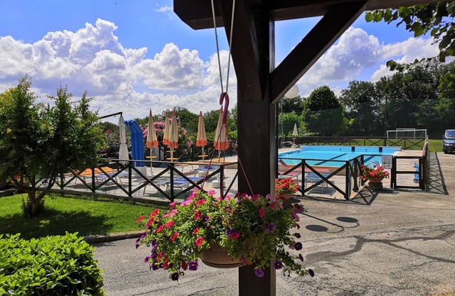 VILLA with POOL, soccer field, fitness corner, WiFi, air conditioning, PESARO