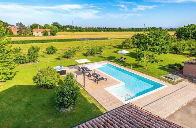 Villa with private pool, Casa delle Noci Country House, Pool and Spa